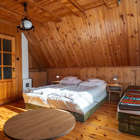 山林小屋 Nad Jeziorem 克雷托维尼